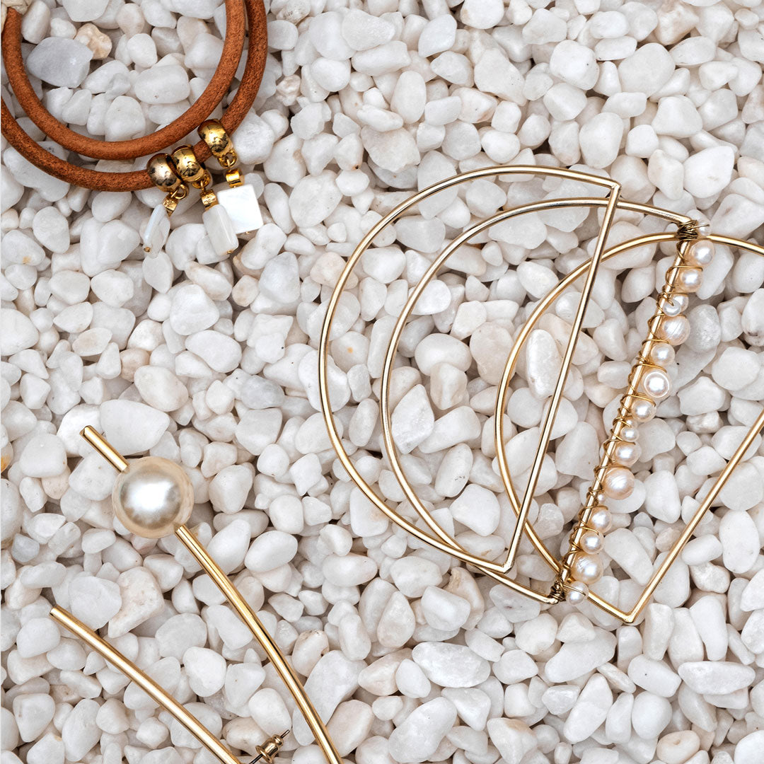 Sand Asymmetric Pearl Earrings - Darling Spring